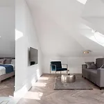 Palace 4*