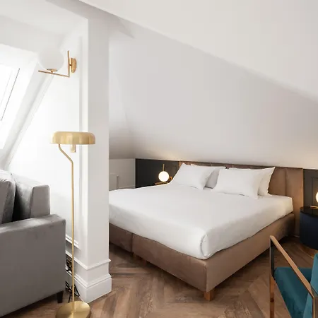 Palace 4*