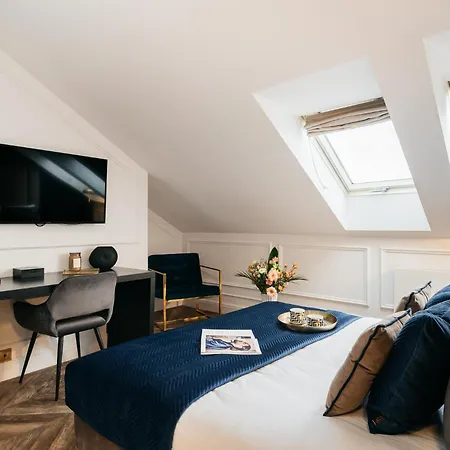 Palace 4*