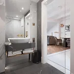 Palace 4*