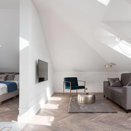 Palace 4*